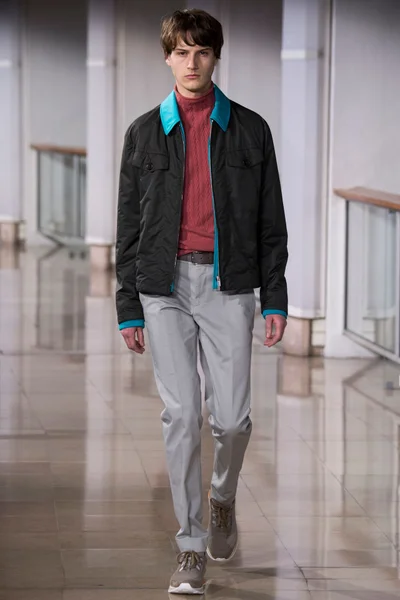 Look 16